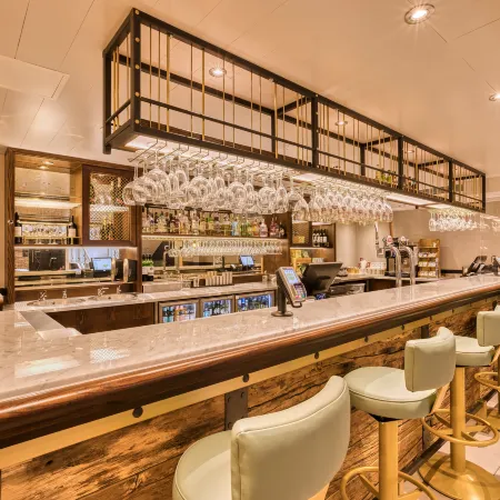 hub by Premier Inn London - Soho Отели рядом с достопримечательностью «Улица Сэвил Роу»