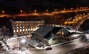 Snowdora Hotel - Housity