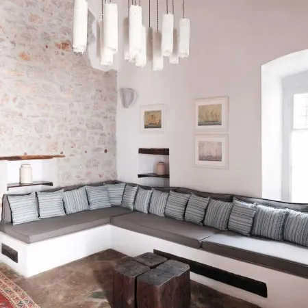 Keresbino Hydra Manor House