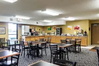昆特品質酒店及套房沃特敦近草原湖冰場 - 早餐