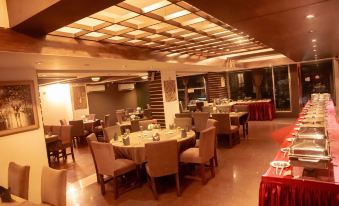 Grand Oriental Hotel - Housity
