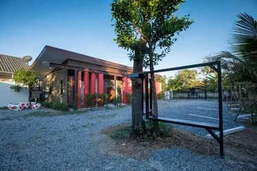 รูปภาพของข้างบ้าน รีสอร์ท