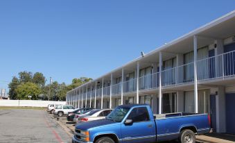 LoneStar Inn and Suites