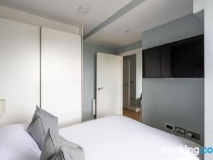 Luxurious One Bedroom Apartment in Bond Street