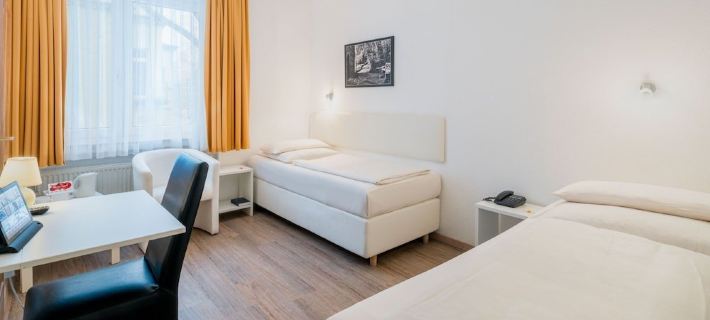 Stadt-Gut-Hotel Rheinischer Hof Hotele w: Essen