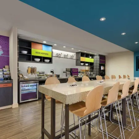 Home2 Suites by Hilton Charlotte I-77 Tyvola Rd Отели рядом с достопримечательностью «Винг Хэйвен Фаундейшн Inc»