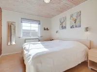 "Harrieth" - 16km from the Sea - 4-Star