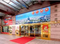 85布拉格旅宿 高雄展覽館附近的飯店