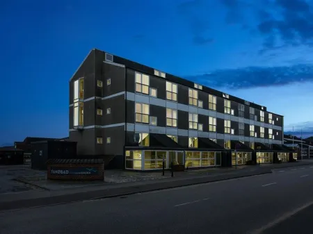 "Naike" - 100m from the Sea