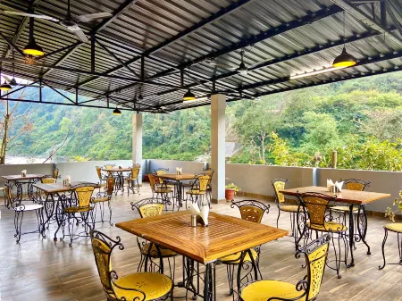 Euphoric River Resort Отели рядом с достопримечательностью «Star Trekk Adventure Beach Camp Side»