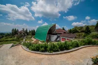 Eriyana's Villa Hotel di Sagalaherang