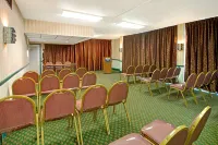 Days Inn by Wyndham Alexandria South Hotels in Belle Haven