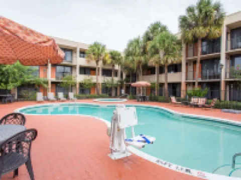 Days Inn & Suites by Wyndham Orlando Airport Hotels in Orange County
