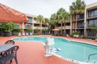 Days Inn & Suites by Wyndham Orlando Airport Hoteles en 