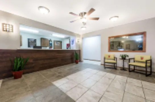 Super 8 by Wyndham Smithville/Kansas City Hotels in Clay County