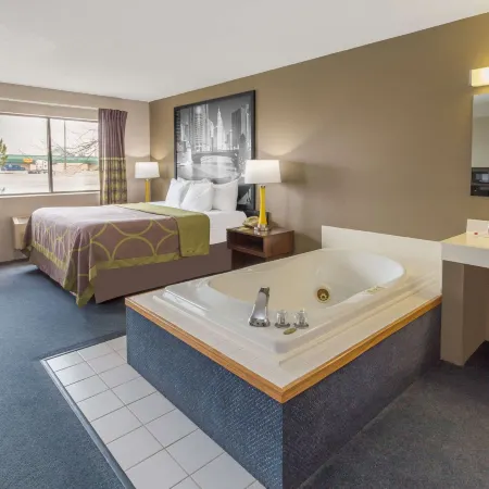 Super 8 by Wyndham Hebron Lowell Area