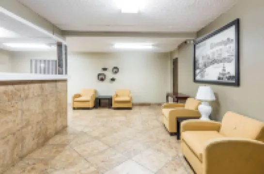 ซุปเปอร์ 8 บาย วินด์แฮม บลูมิงตัน/นอร์มอล โรงแรมในบลูมมิงตัน