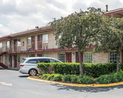 Econo Lodge Columbus Hotels in 