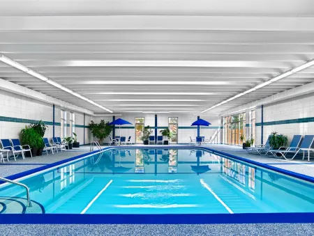 Four Points by Sheraton London Отели рядом с достопримечательностью «Principles Design Studio Inc»