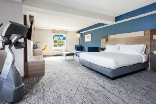 Holiday Inn Express & Suites WILLIAMSBURG by IHG