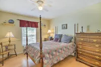 Bright Titusville Retreat w/ Lanai - Wfh Friendly!