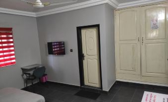 Deluxe Twin Beds in Royal Blue Guest House and Bar Lome