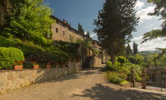 Holiday Home Features with Italian Garden and Free Wifi