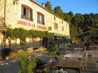 Auberge de la Tour de Brison فنادق في Faugeres