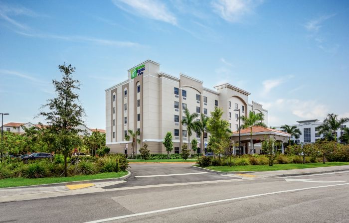 Holiday Inn Express & Suites MIRAMAR by IHG