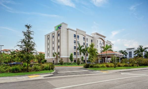 Holiday Inn Express & Suites Miramar by IHG