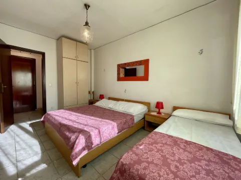 Holiday by the Pool-Beahost