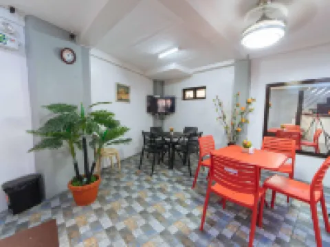 レッドドアーズ @ サン アントニオ ビナン ビニャンのホテル