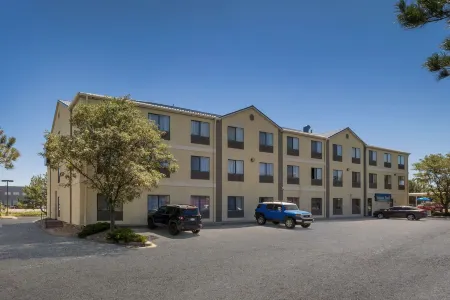 Quality Inn Denver Northeast Brighton Отели рядом с достопримечательностью «Парк штата Барр Лейк»
