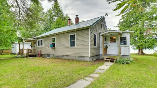 Lakefront Michigan Abode w/ Deck & Fire Pit!