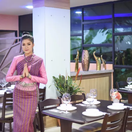 Wish Hotel Ubon Отели рядом с достопримечательностью «Муниципалитет Убонрачатхани»