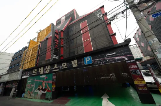 Incheon (Dongam) Renaissance Отели рядом с достопримечательностью «Juan Central Church»