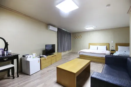 Jecheon W Отели в г. Чечхон