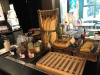 Kyriad Honfleur - la RIVIÈRE Saint Sauveur - breakfast