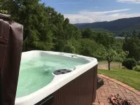 Highland Bear Lodge & Luxury Bear Huts Hotels in Drumnadrochit