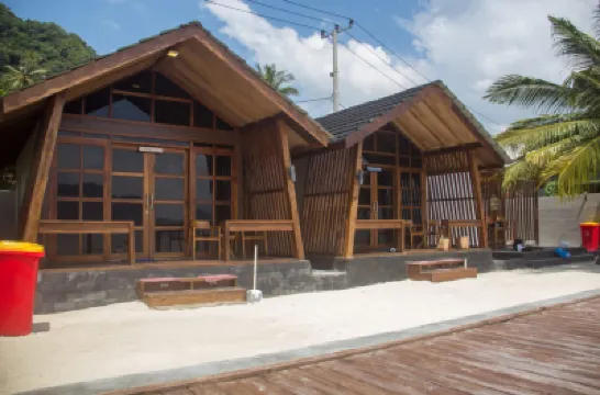 Teras Pahawang Hotel di 