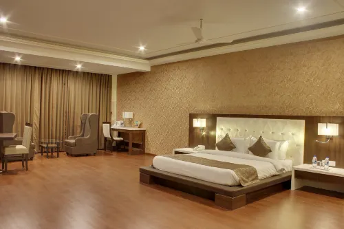 Hotel Lake View Hotels in Saputara