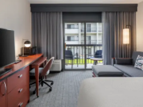 Courtyard Chicago Waukegan/Gurnee Hotels in Lake County