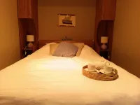 Zeeflat with Parking and Shared Pool