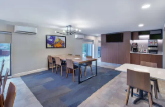 La Quinta Inn & Suites by Wyndham Nashville Airport