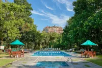 Hotel Sigiriya - Uima-altaat