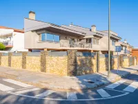 Villa Luxury Rock Tirri Các khách sạn gần Centre d’Art Cal Masso