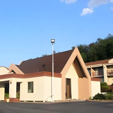 Days Inn by Wyndham Washington Pennsylvania