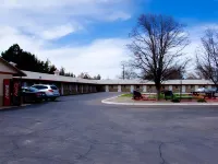 Budget Inn & Suites Colby - parking