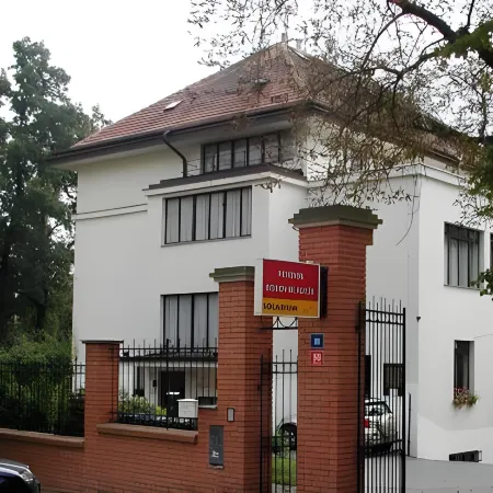 Residence Dykova - Former Pension Jana, Domov Mládeže