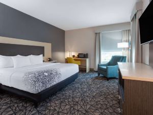 La Quinta Inn & Suites by Wyndham Shorewood